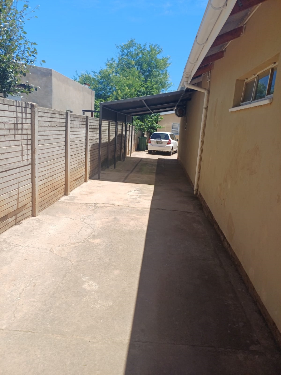 To Let 2 Bedroom Property for Rent in Komani Park Eastern Cape